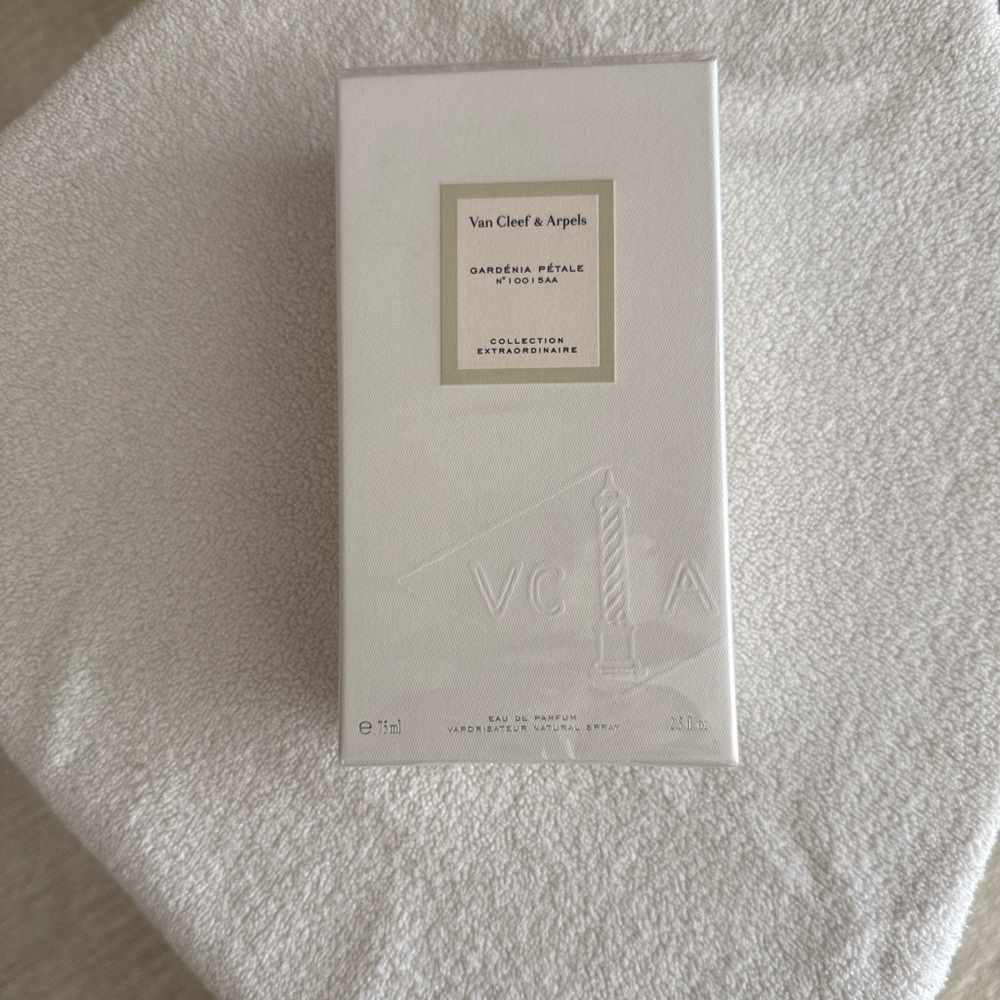 Van Cleef & Arpels Gardenia Petale in Green Box